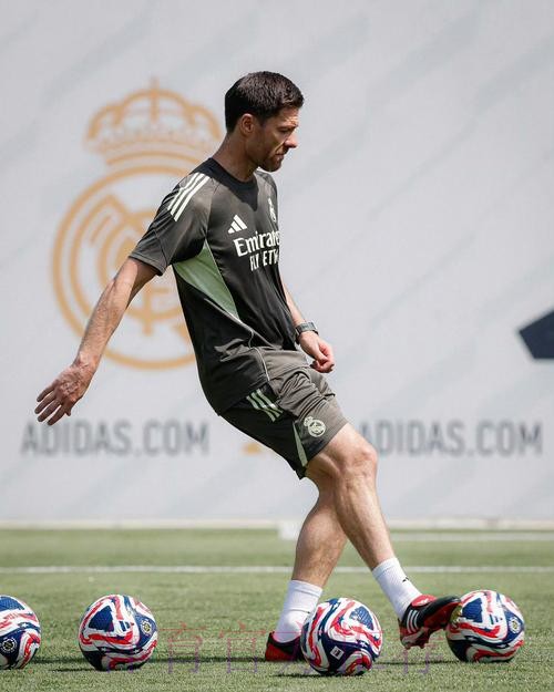 马卡:阿隆索在训练中尝试让费兰-门迪担任中后卫